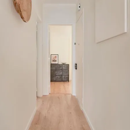 Fantastic With Balcony In Bica * Lissabon