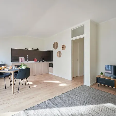 Fantastic With Balcony In Bica Apartamento