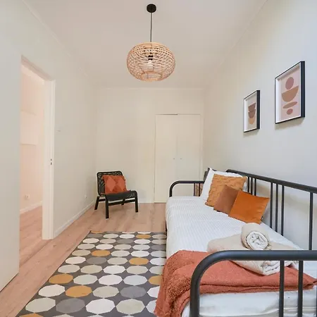 Fantastic With Balcony In Bica Apartment Lisbon