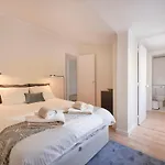 Fantastic With Balcony In Bica Lägenhet