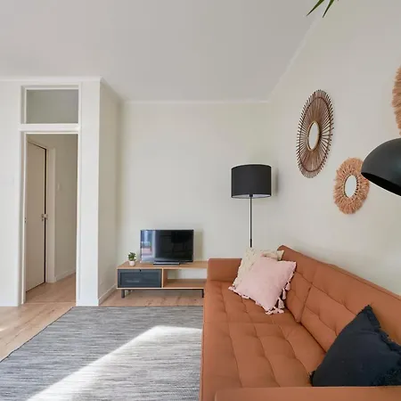 Fantastic With Balcony In Bica شقة