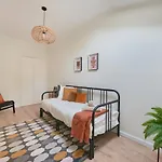 Fantastic With Balcony In Bica *