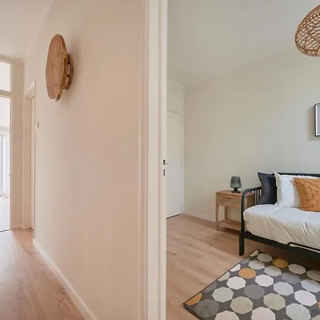 Lägenhet Fantastic With Balcony In Bica